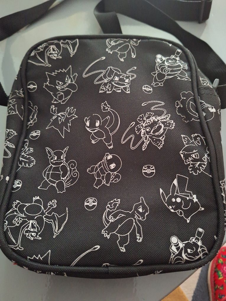 Torebka,listonoszka pokemon świecącą  w ciemności