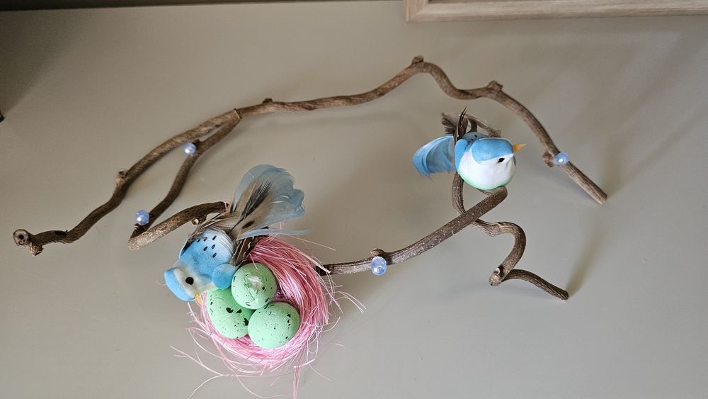 Decoração com pássaros e ovos