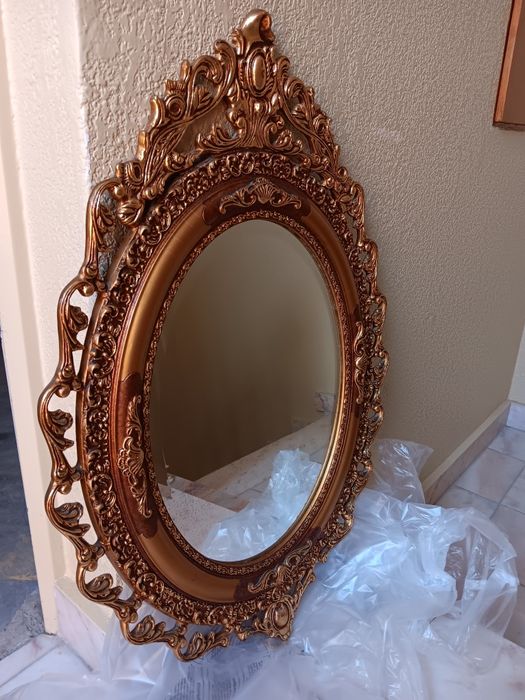 Espelho oval moldura dourada