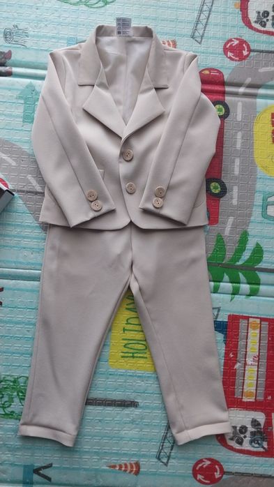 Дитячий костюм Новий в подарунковий упаковці!
