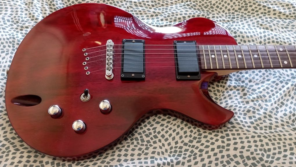 Guitarra CORT Zenox Z42 (Pickups ativos)