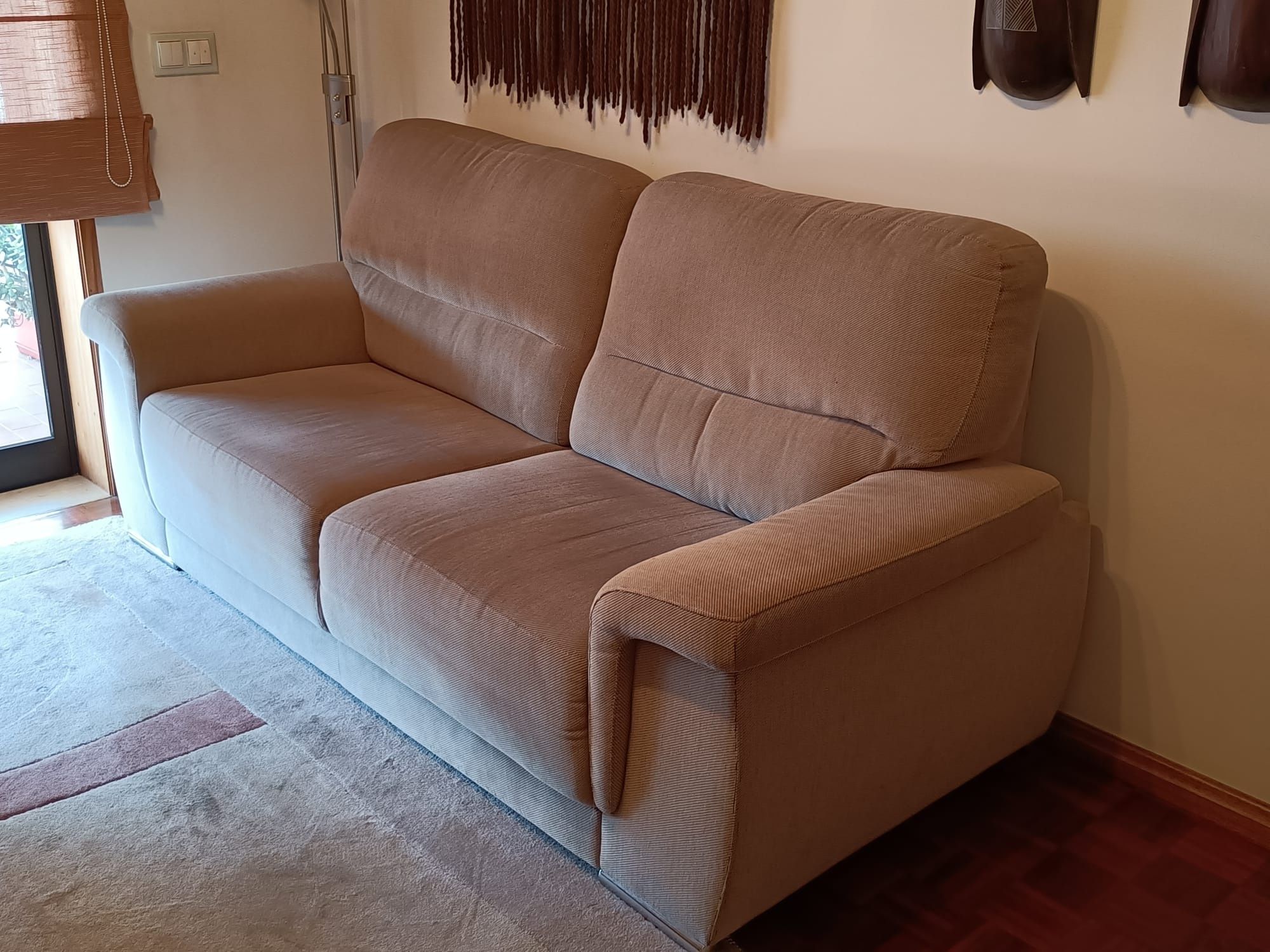 Sofá de 3 lugares em tecido