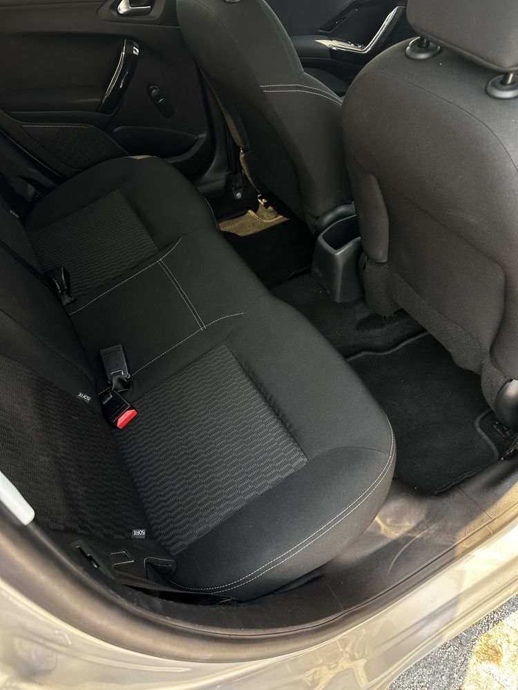 Peugeot 208 1.2 Nacional um Dono