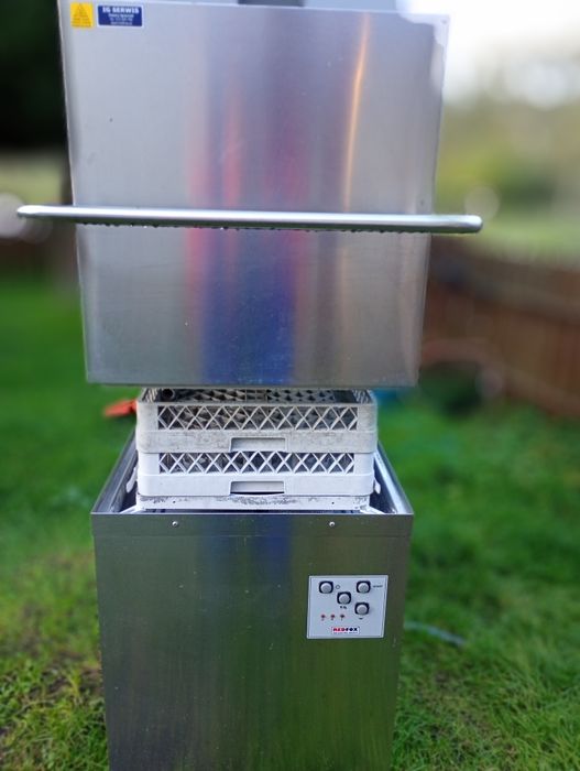 Zmywarka wyparzarka kapturowa gastronomiczna