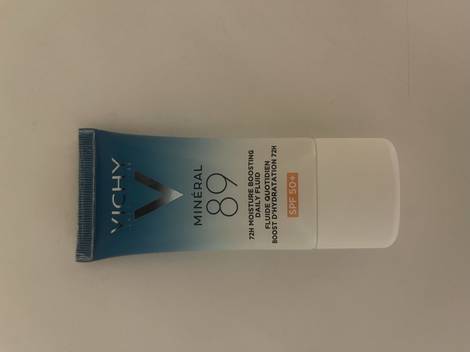Vichy Mineral 89,зволожувальний сонцезахисний флюїд