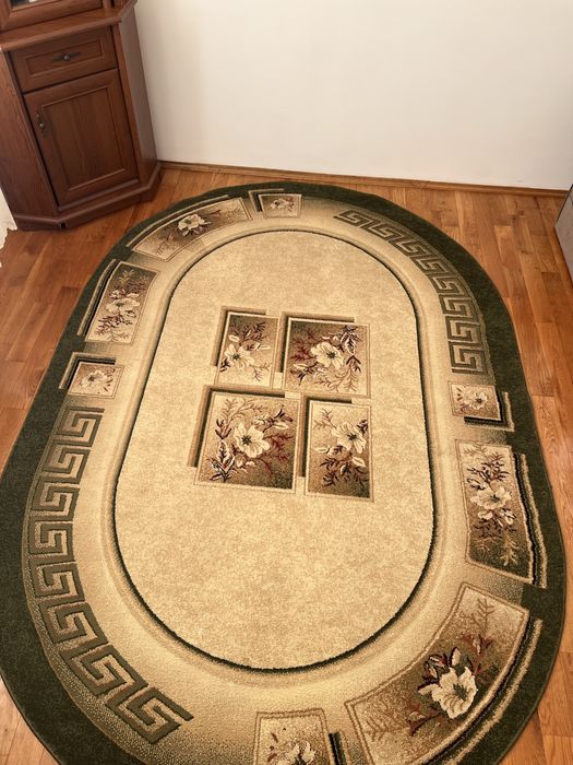 Килим у вітальню