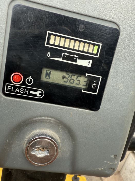 Paleciak elektryczny piesek jak nowy