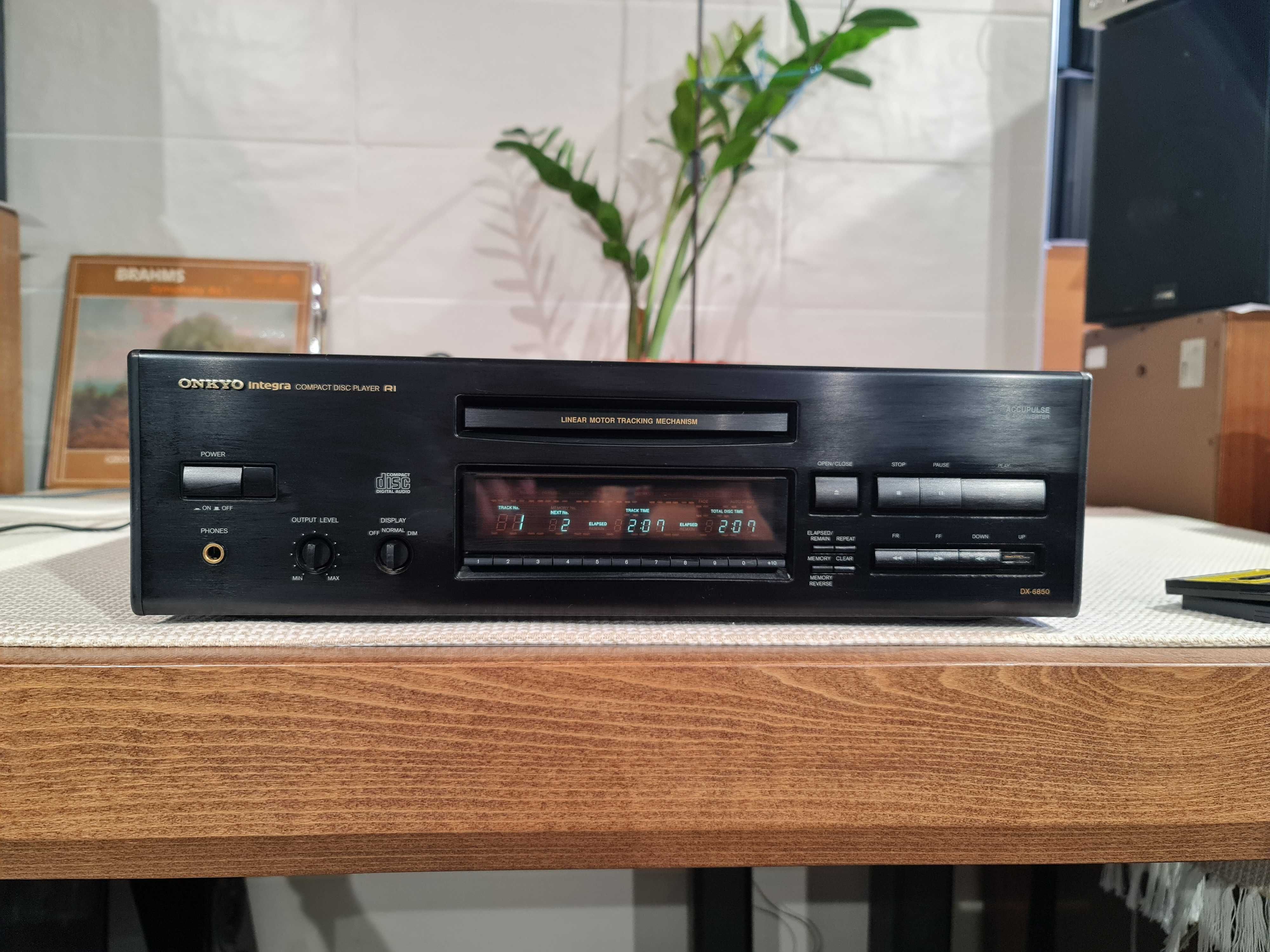 CD-програвач Onkyo DX-6850 Integra