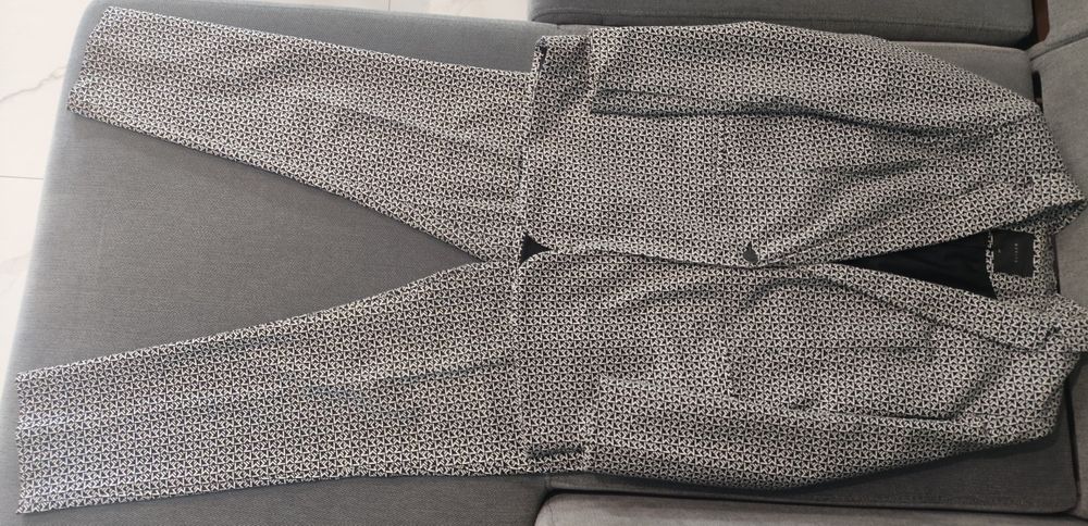 Wzorzysty biało-czarny garnitur damski