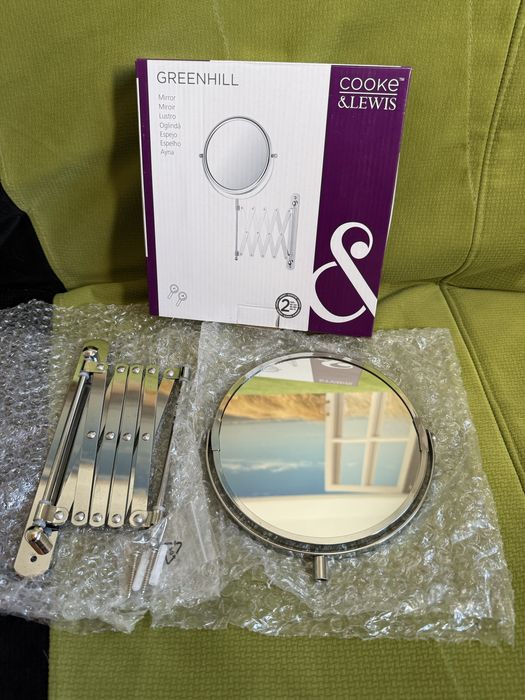 Lusterko na wysiegniku. Powiekszajace i normalne.