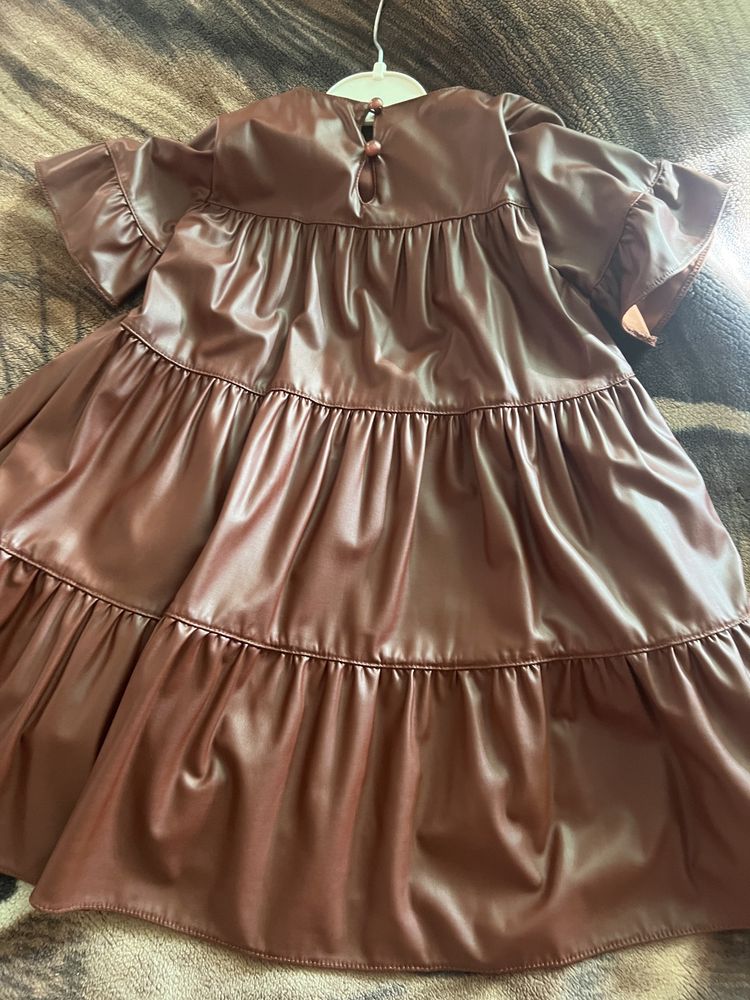 Нарядное кожаное платье 5-6 лет