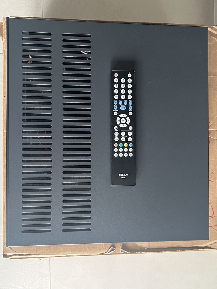 Arcam AVR750 amplituner