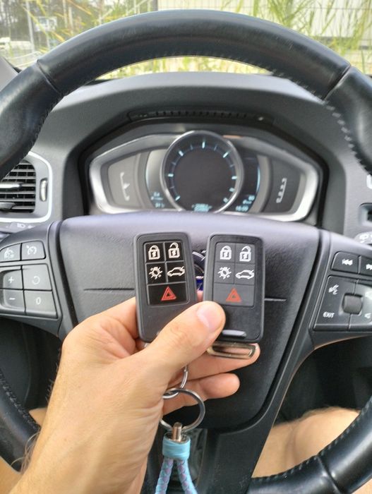 Виготовлення автомобільних ключів на місці на спец інструменті