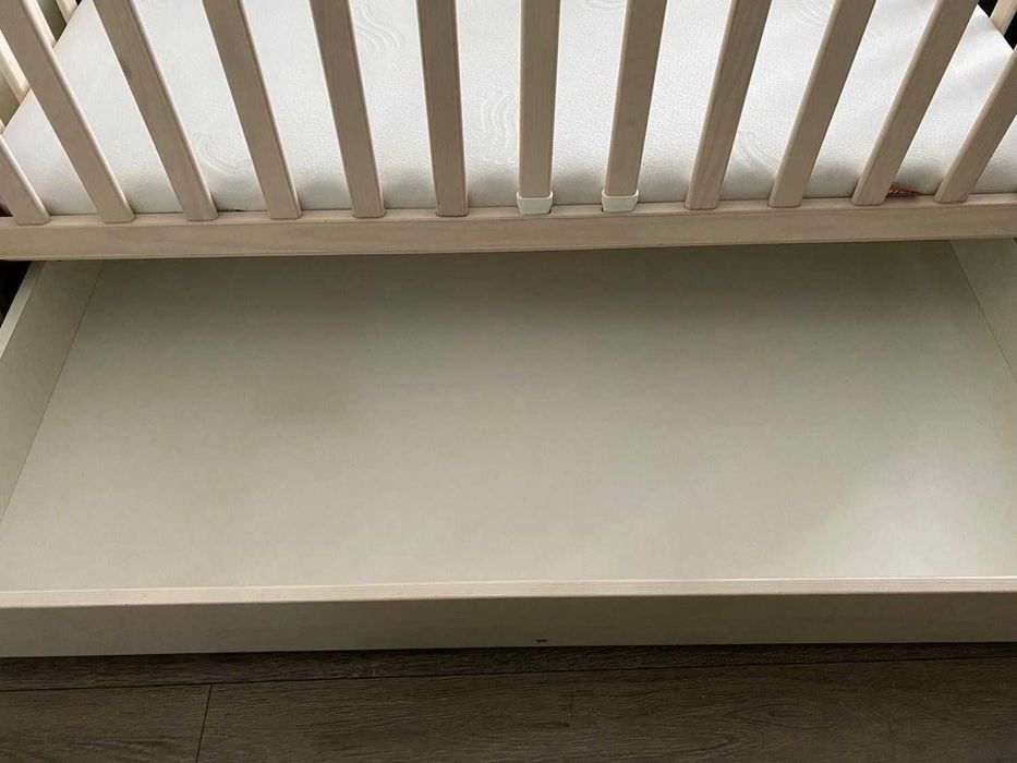 Łóżeczko z materacem