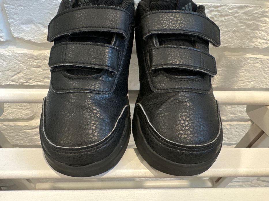 Кроссовки Adidas для мальчика . Размер 30,5. В отличном состоянии