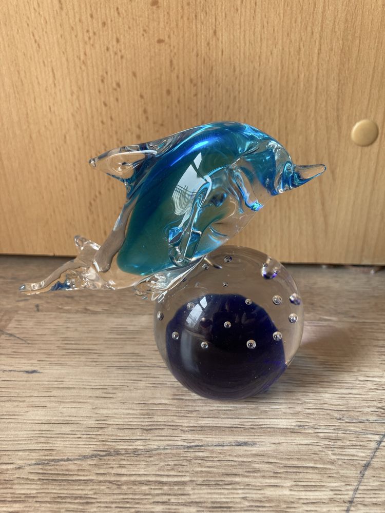 Przycisk do papieru szkło delfin wys. 9,5 cm