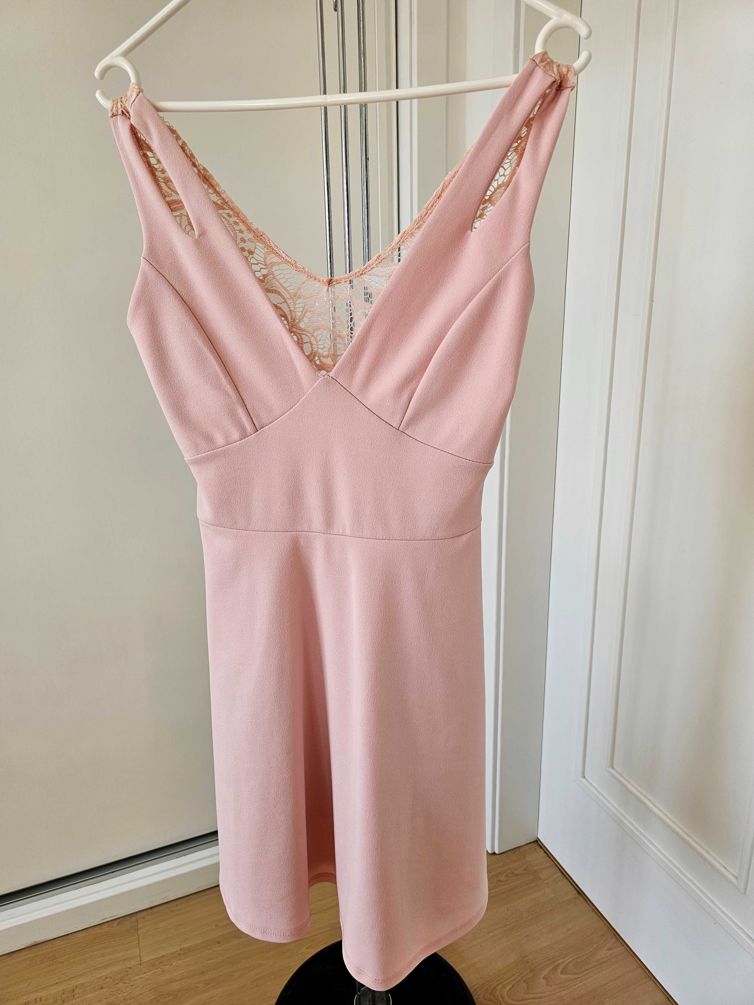 Vestido com renda na parte de trás