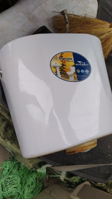 Бачок для унітаза с крышкой б/у.