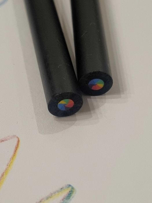 Lápis arco íris em preto