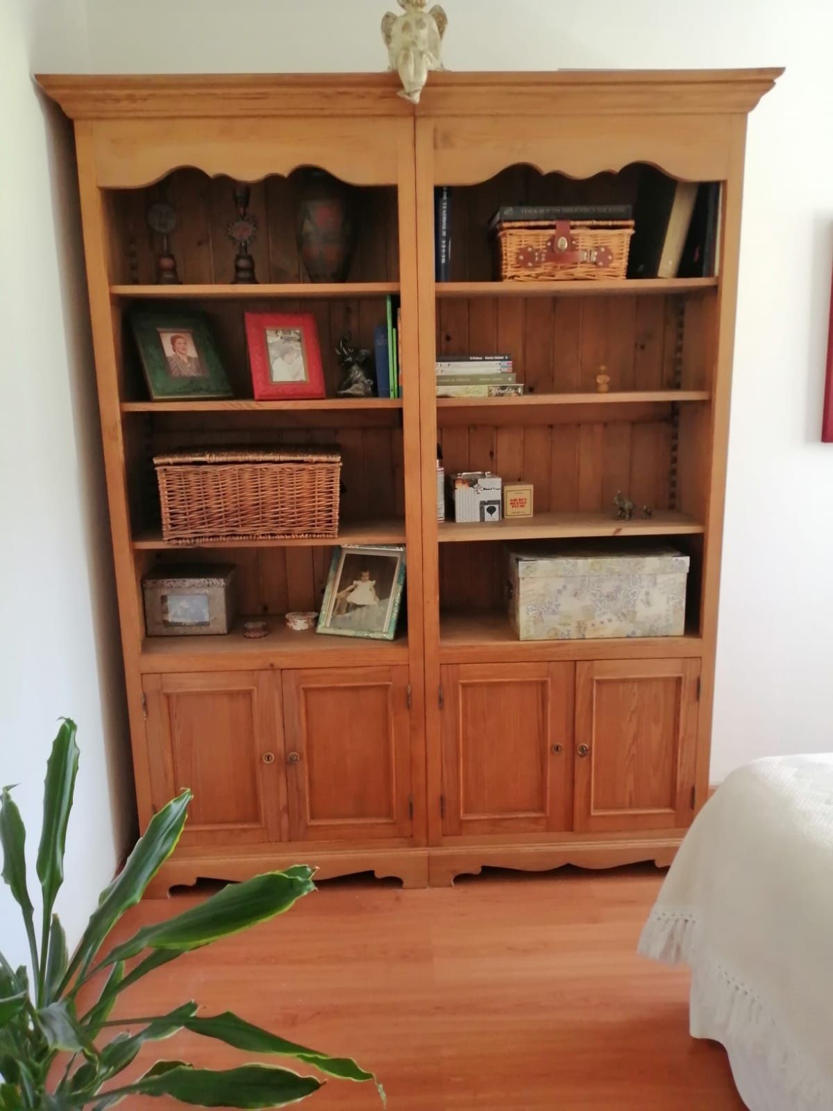 Armário com 2 portas NEGOCIÁVEL
