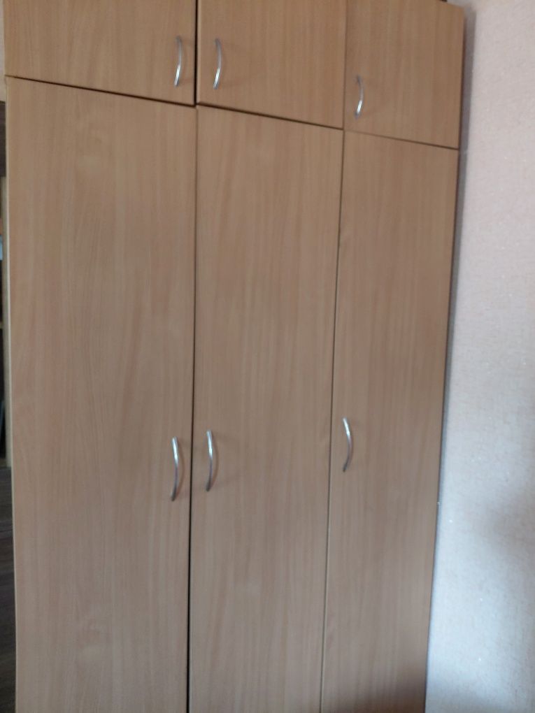 Продам шкаф в гарному стані