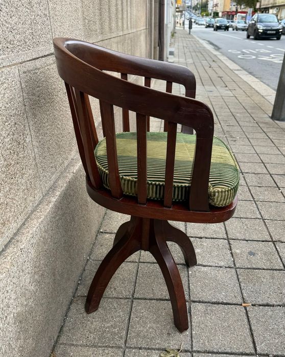 cadeira vintage anos 40/50 "Olaio"  giratória com almofada original