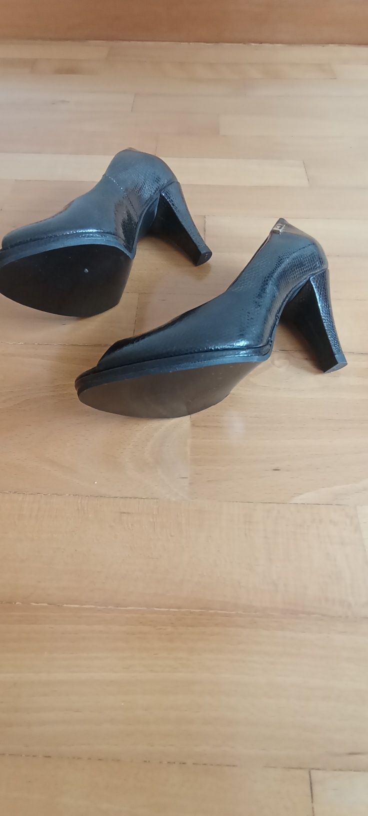 Sapatos de senhora pretos tam 39 NOVOS