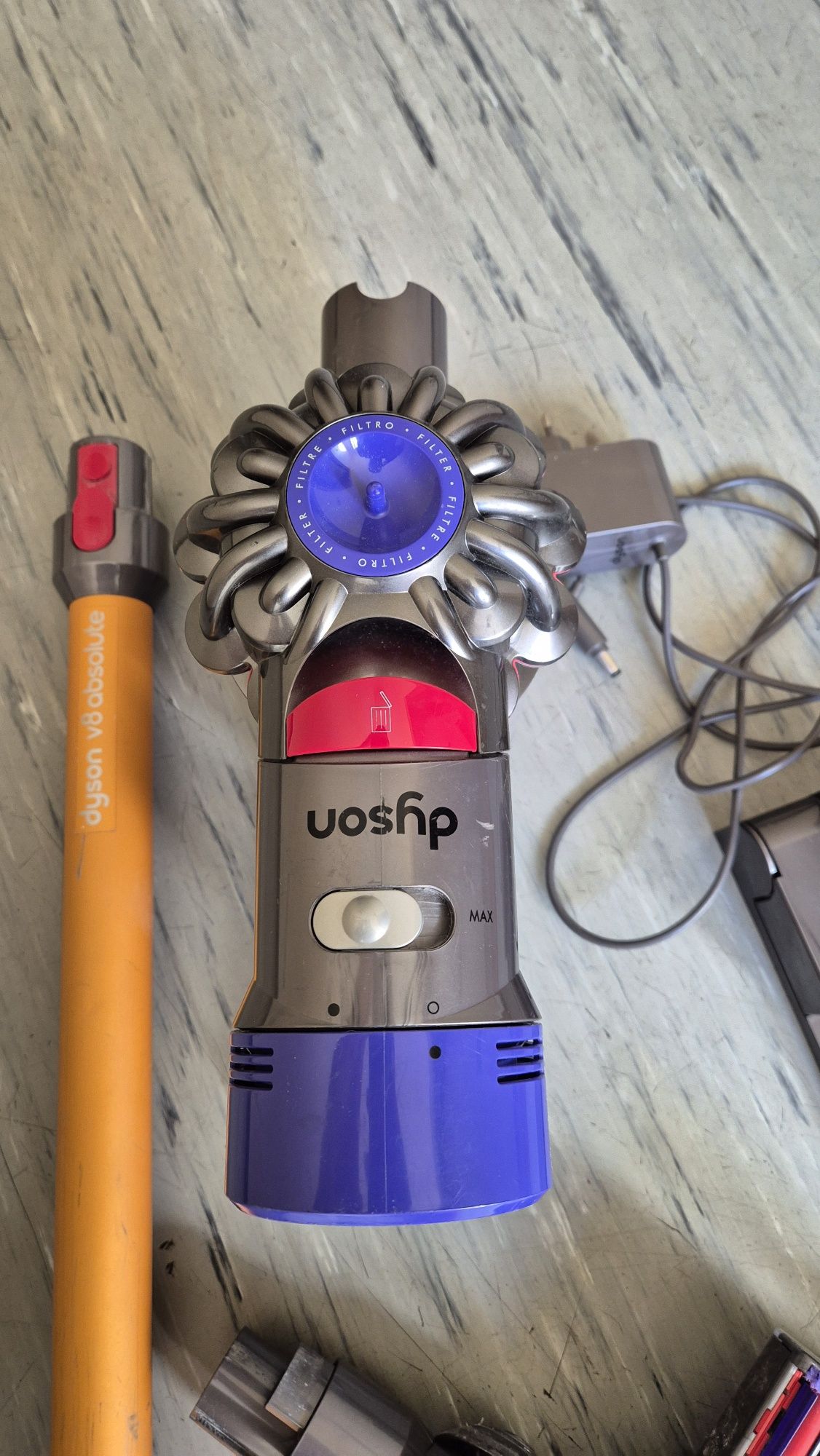 Dyson v8  odkurzacz
