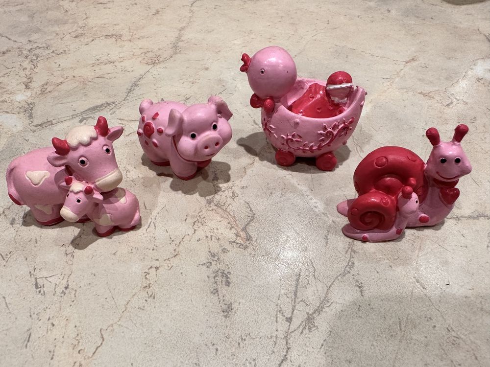 4 figurki nowe różowe z tworzywa przecena