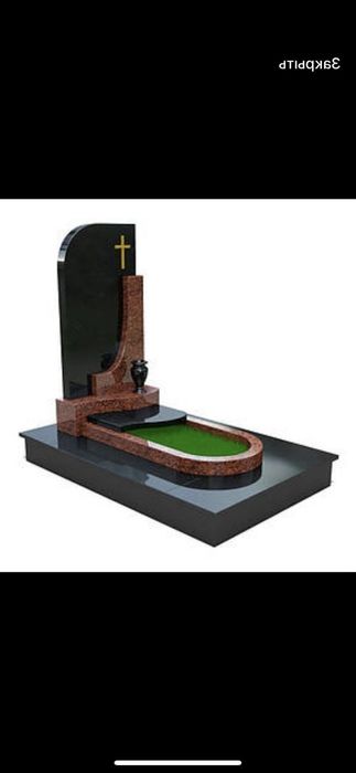 Гранітні вироби:пам'ятники,  вази, шари,балясини , колони.