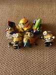 Vários Minions,todos pequenos,como novos