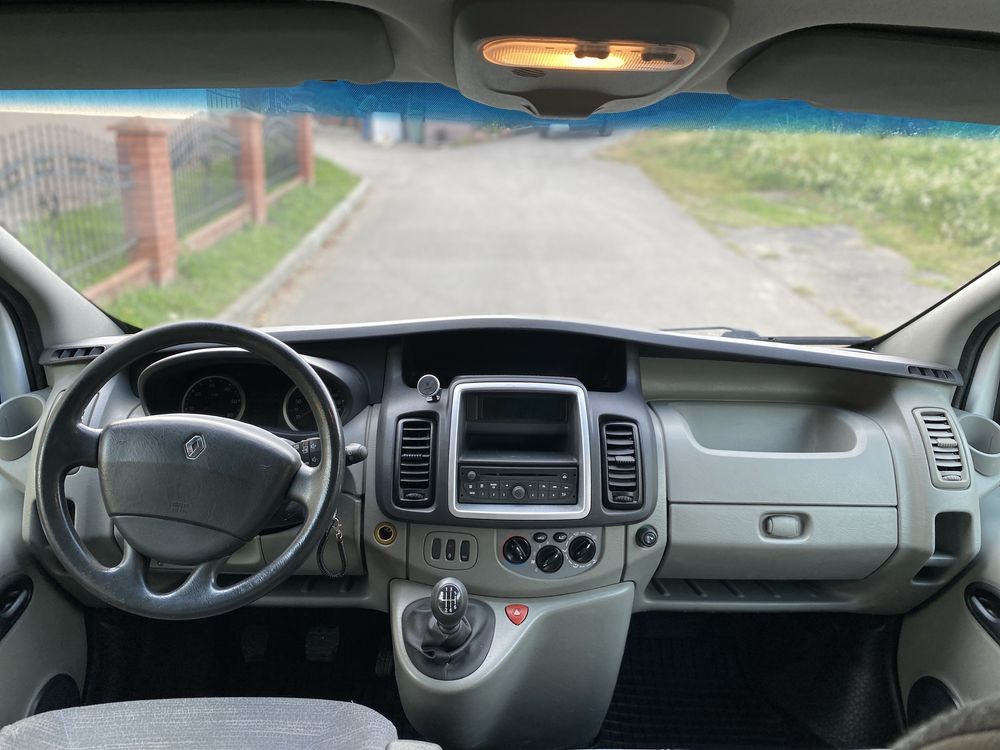 Renault Trafic 9 osobowy lift 2.0 cdi Klima Hak Nowe opony Stan Ideal