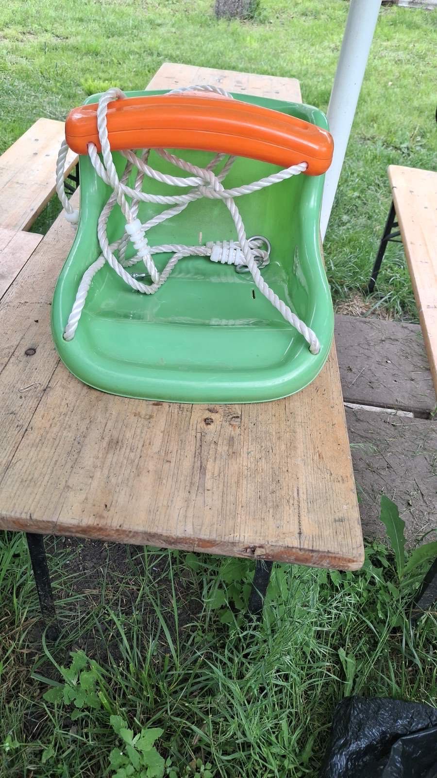 Качеля дитяча на дерево