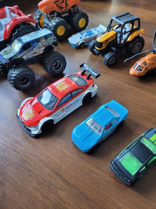 Zestaw samochodzików resoraki