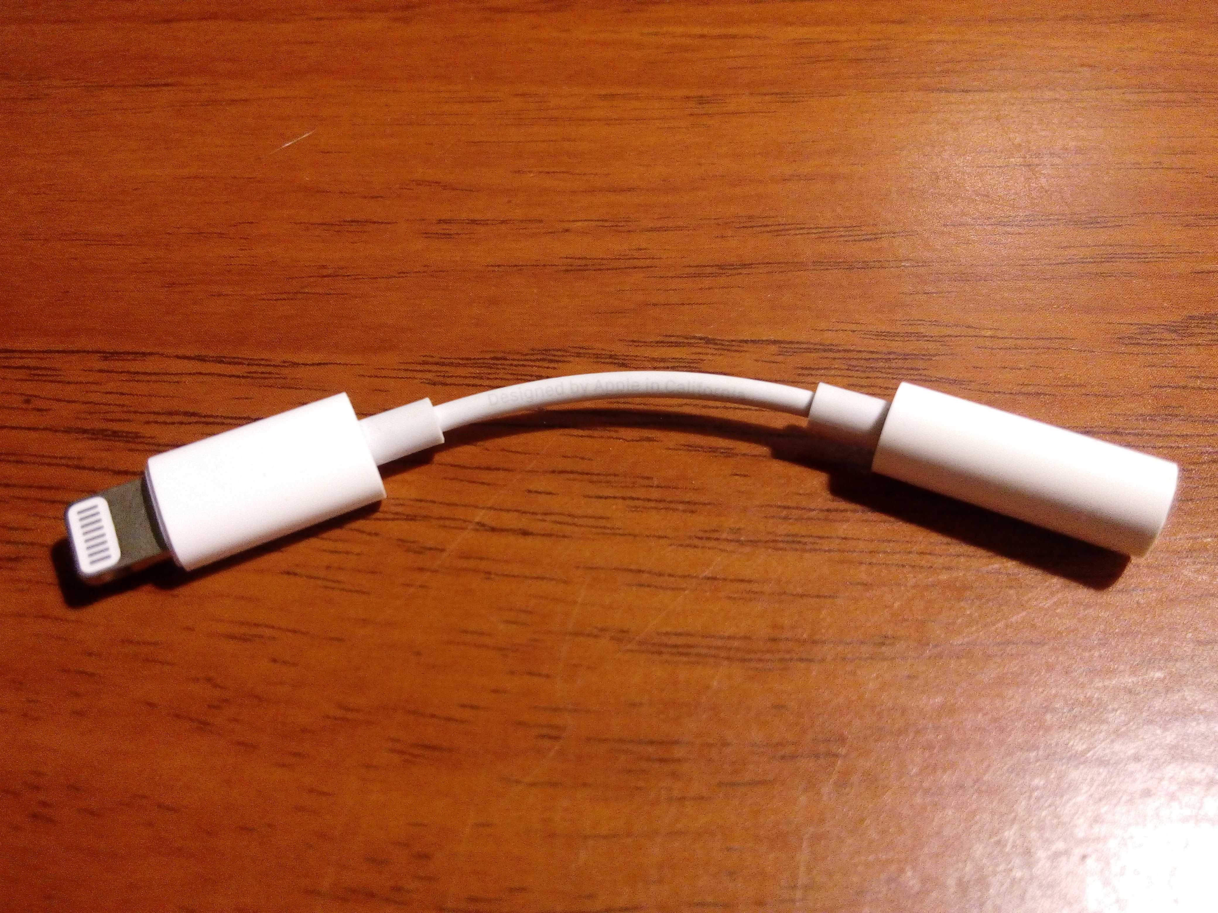 Переходник Apple Lighting-на аудио джек 3,5 мм