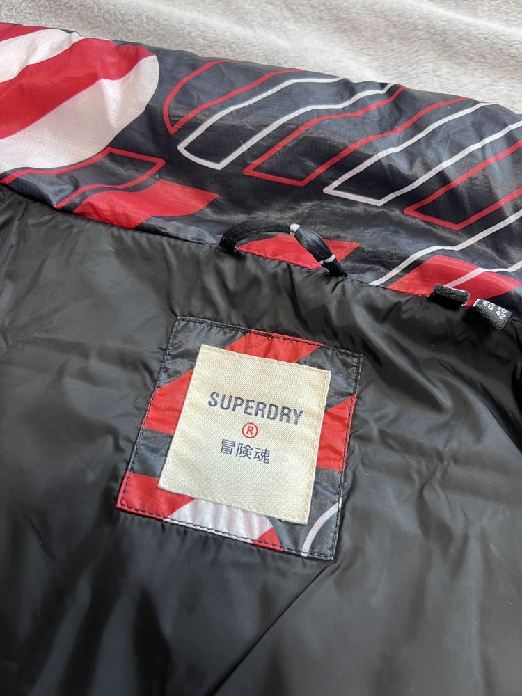 Куртка жіноча Superdry демісезонна, розмір 42