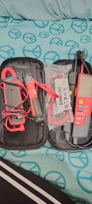 Aparelhos de eletricista e mala de trabalho