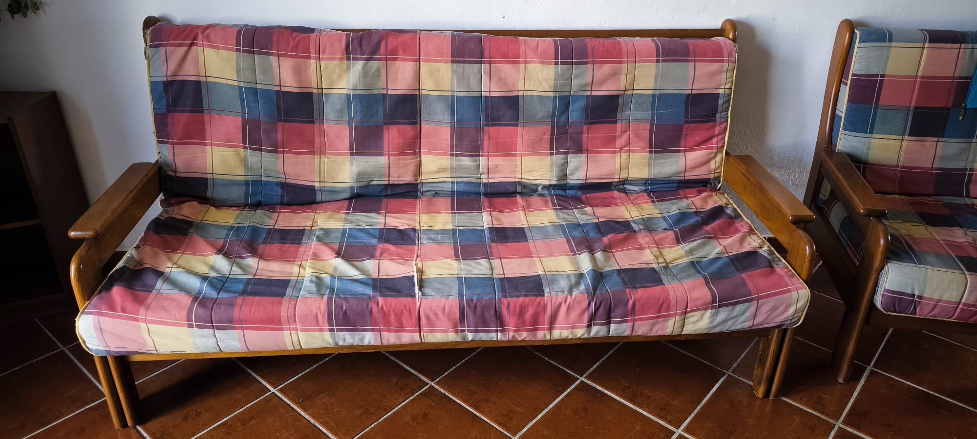 Sofá cama em madeira maciça