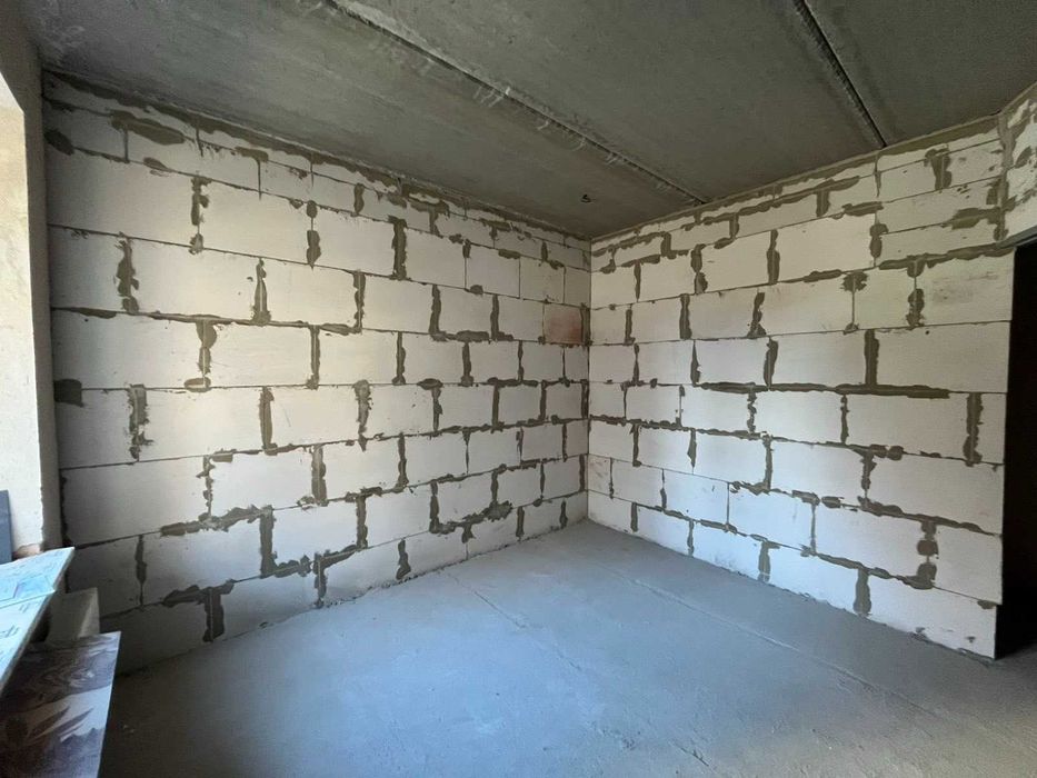 ПРОДАЖ 2-кімнатної квартири в престижній локації біля Озера (Виставка)