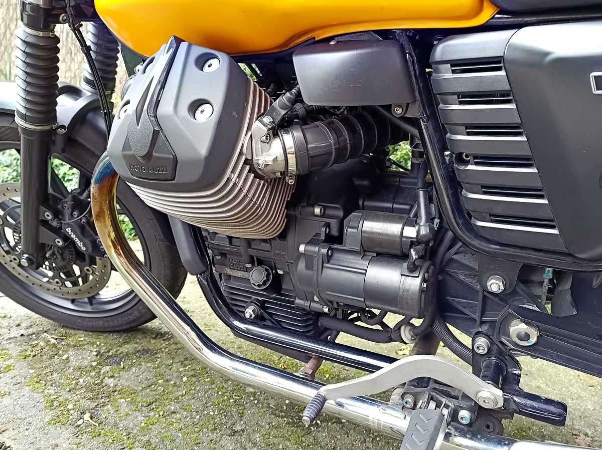 Moto Guzzi V7 II Stone