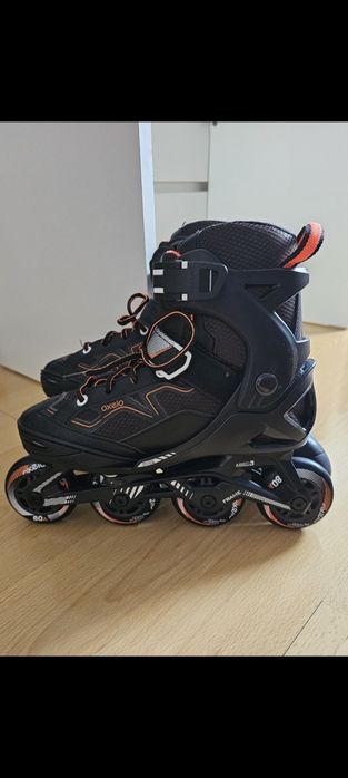 Patins em linha pretos