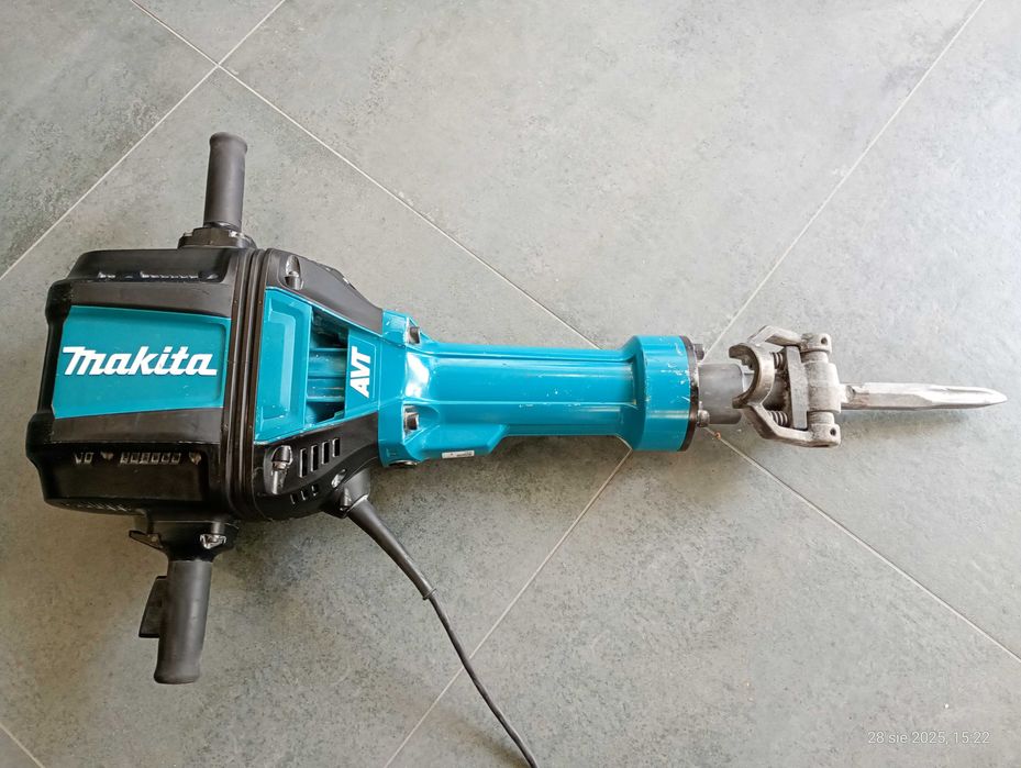 Młot wyburzeniowy udarowy Makita HM1812