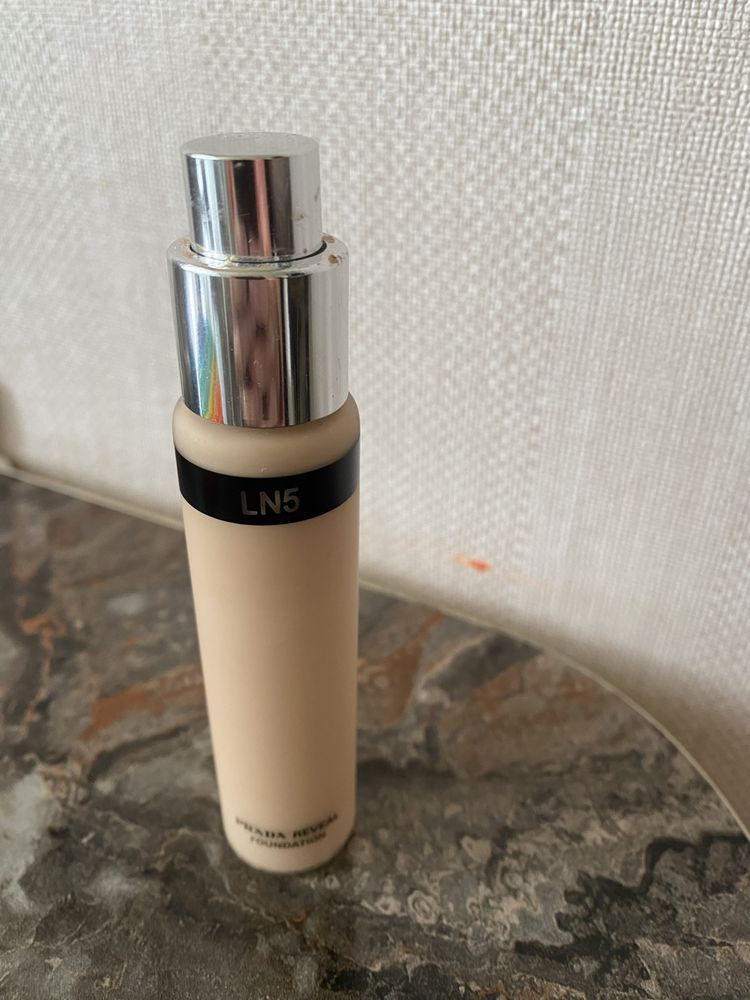 Prada тональний крем LN 5 refill