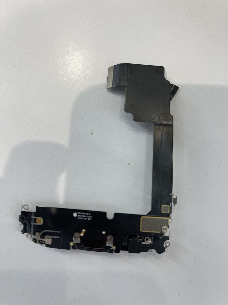 Шлейф зарядки для iPhone 15 Pro Max