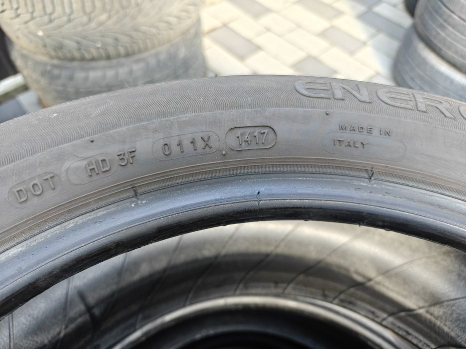 Продам резину р17 Michelin 215/55