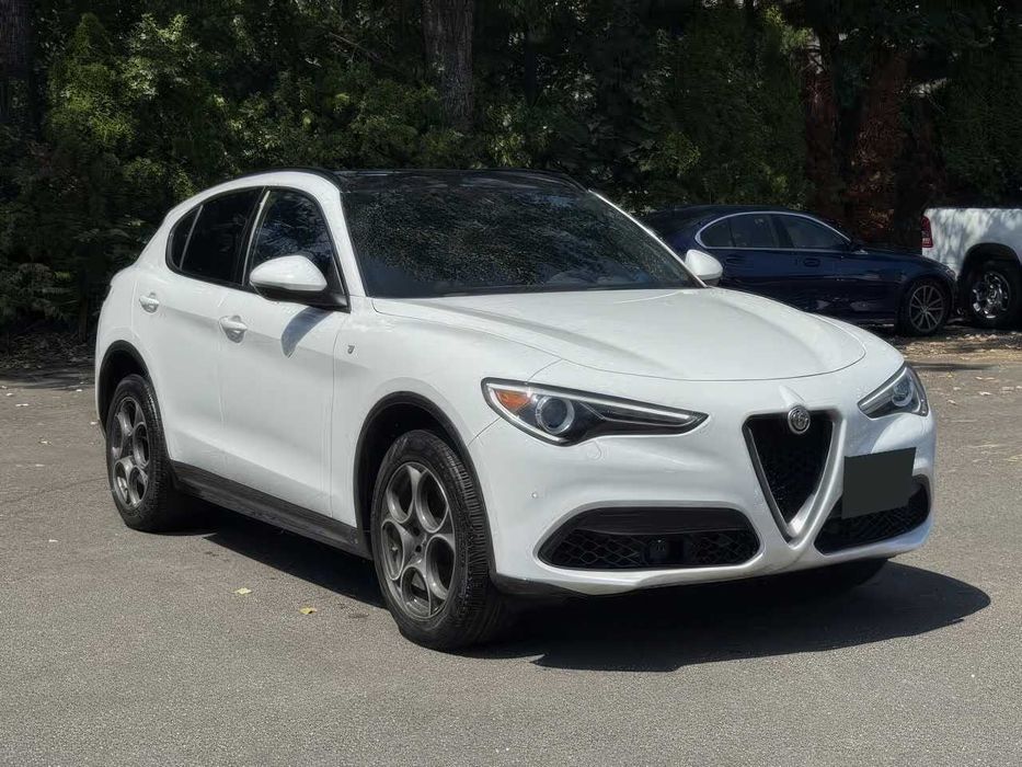 Alfa Romeo Stelvio      2022