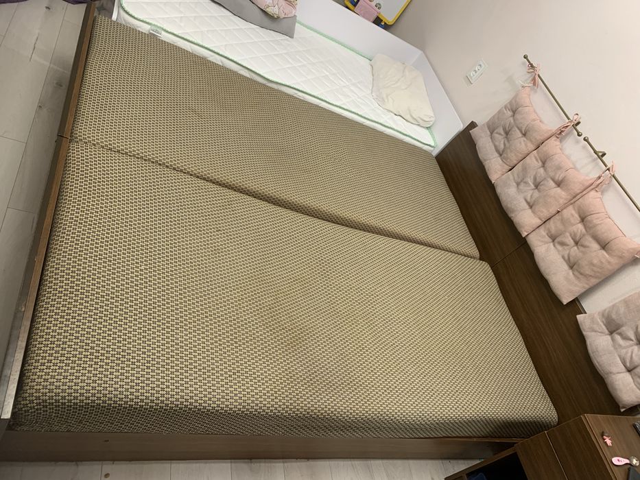 Двоспальне ліжко