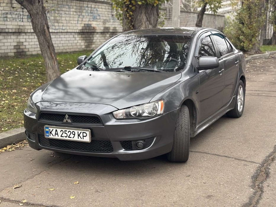 Продам лансер 10