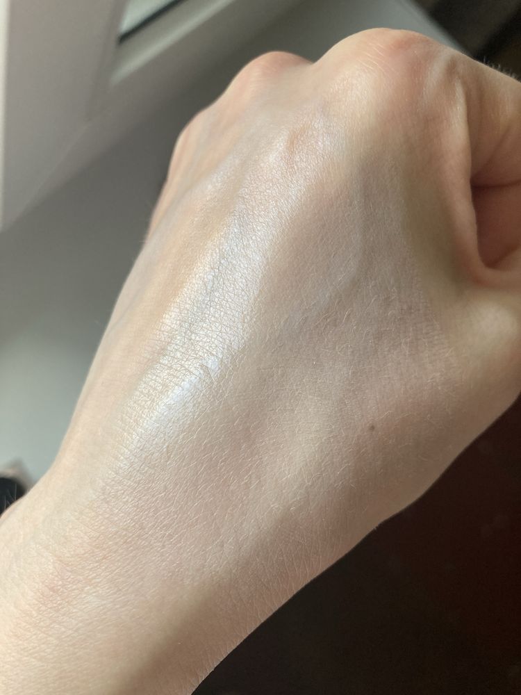 Тональна основа для обличчя Givenchy Prisme Libre Skin-Caring Glow