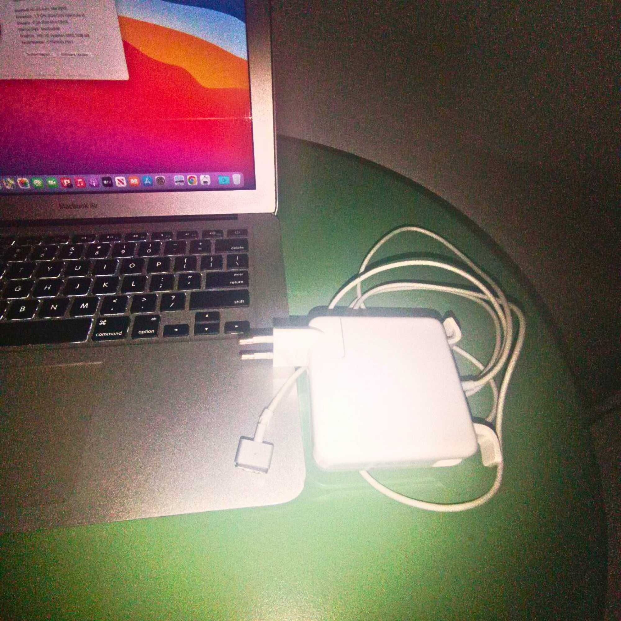 Apple MacBook Air 13" 128GB. 2014. Excellent, Like New. 85W Charger